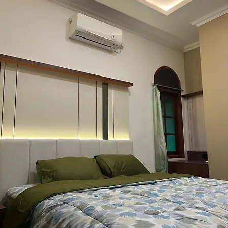 Guest House Omah Ningrat Surabaya-2